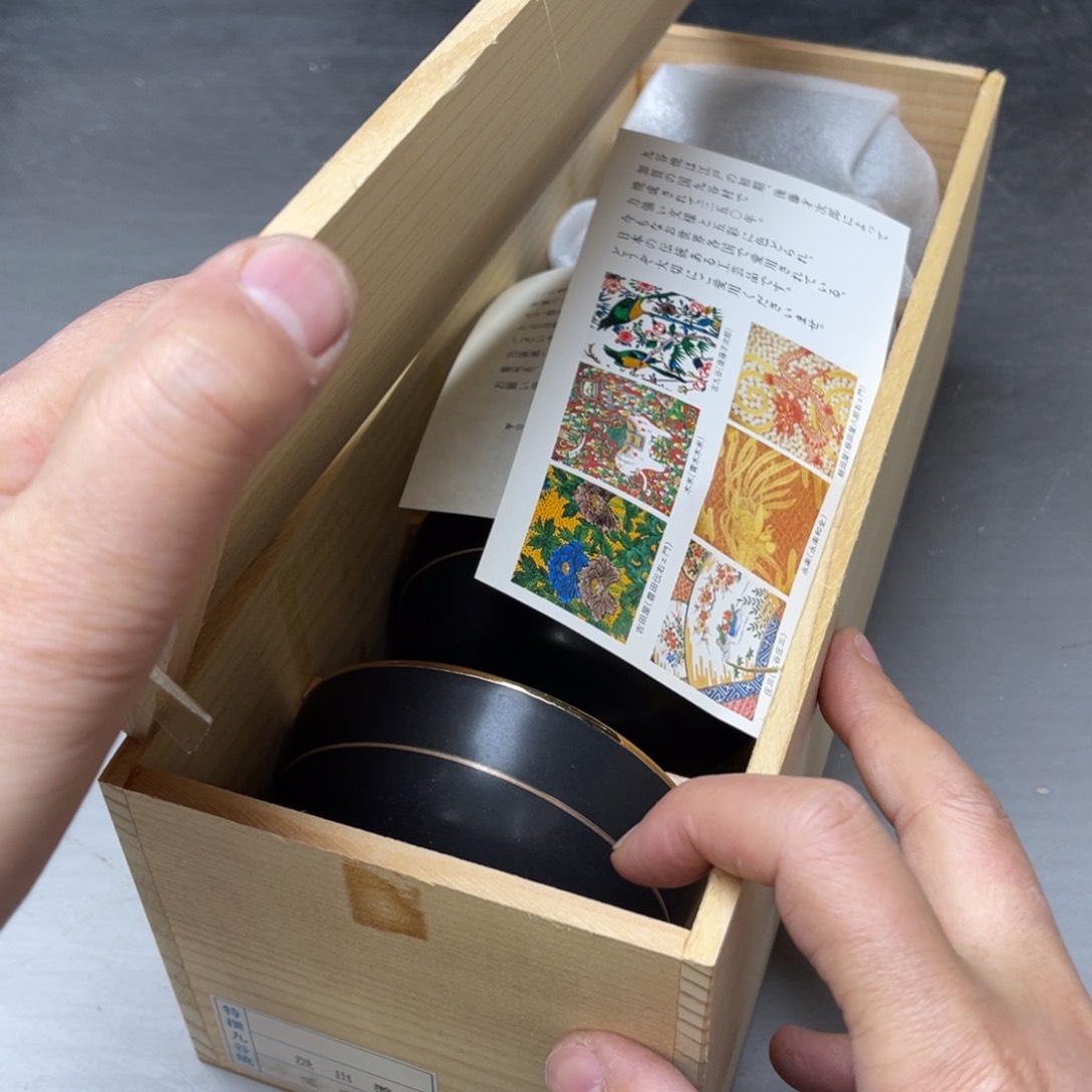 瓷片云密密麻麻地铺满一层