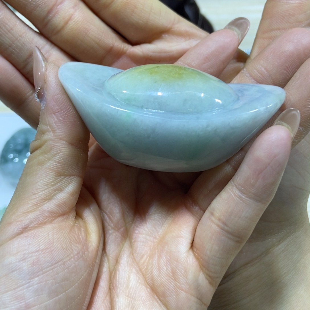 翡翠颈饰未镶嵌好看的翡翠元宝