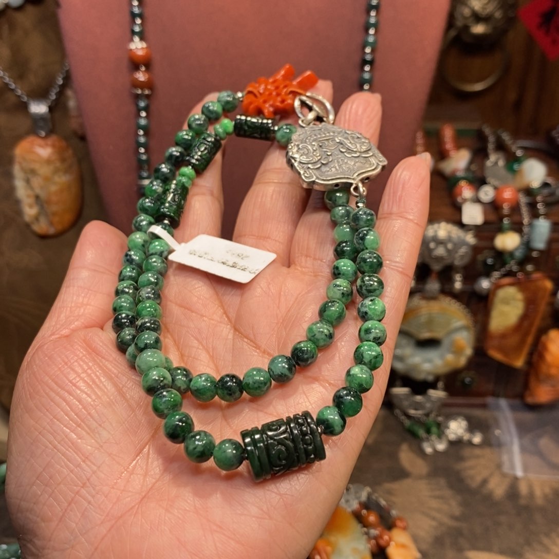 翡翠吊坠(赠链)未镶嵌