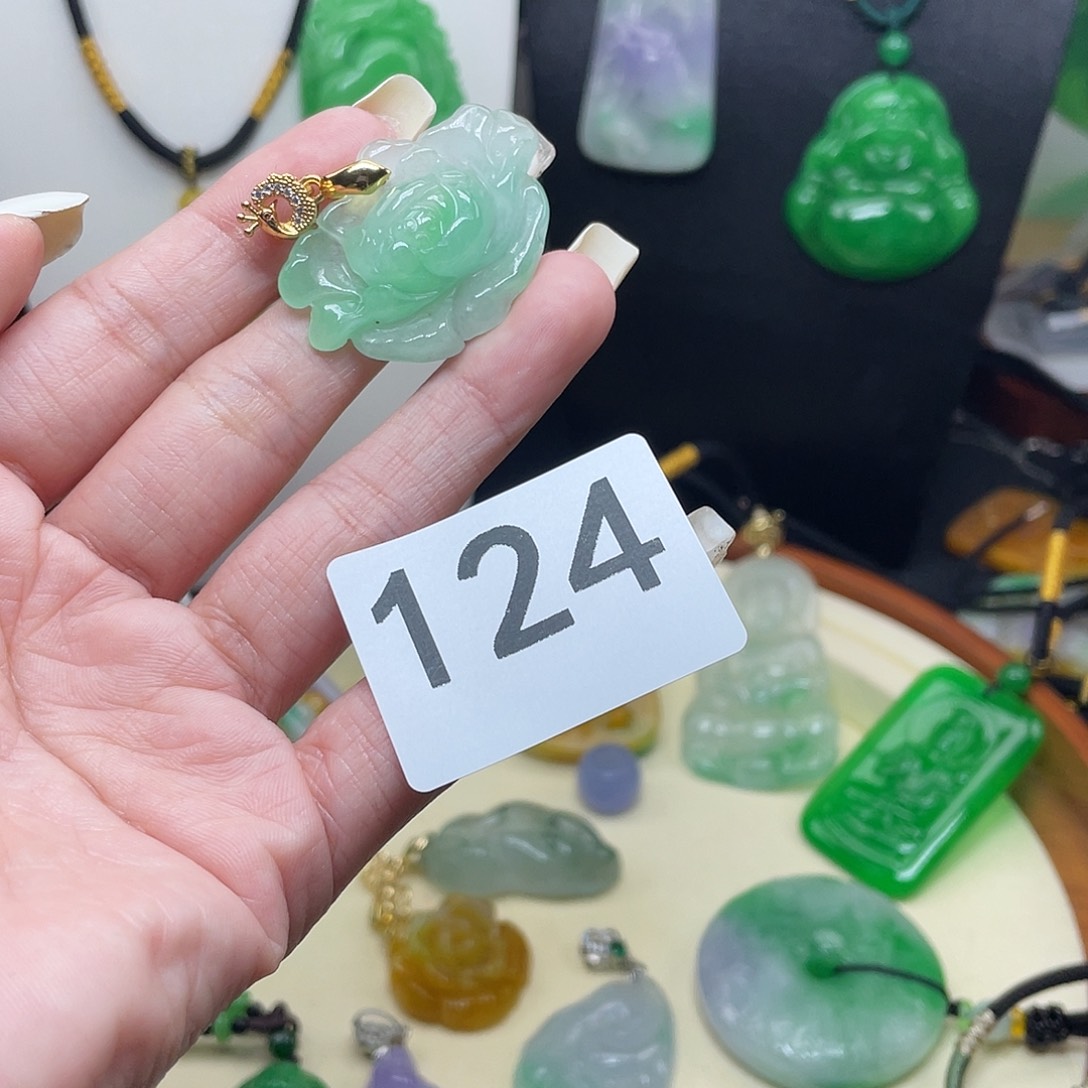 翡翠未镶嵌吊坠(赠链)