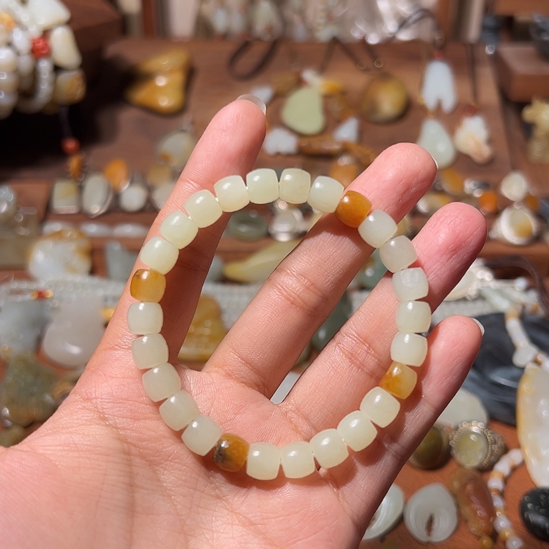 和田玉颈饰未镶嵌?*畔