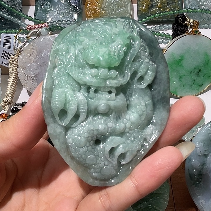 翡翠未镶嵌颈饰挂件