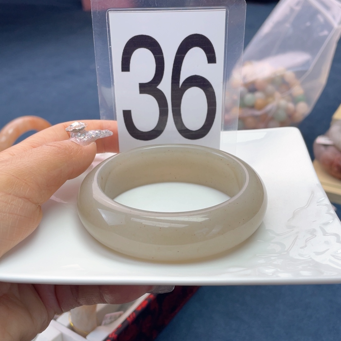 石英岩玉未镶嵌手镯