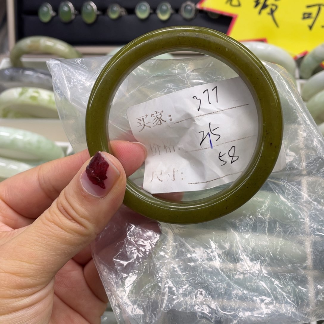 蛇纹石玉手镯未镶嵌