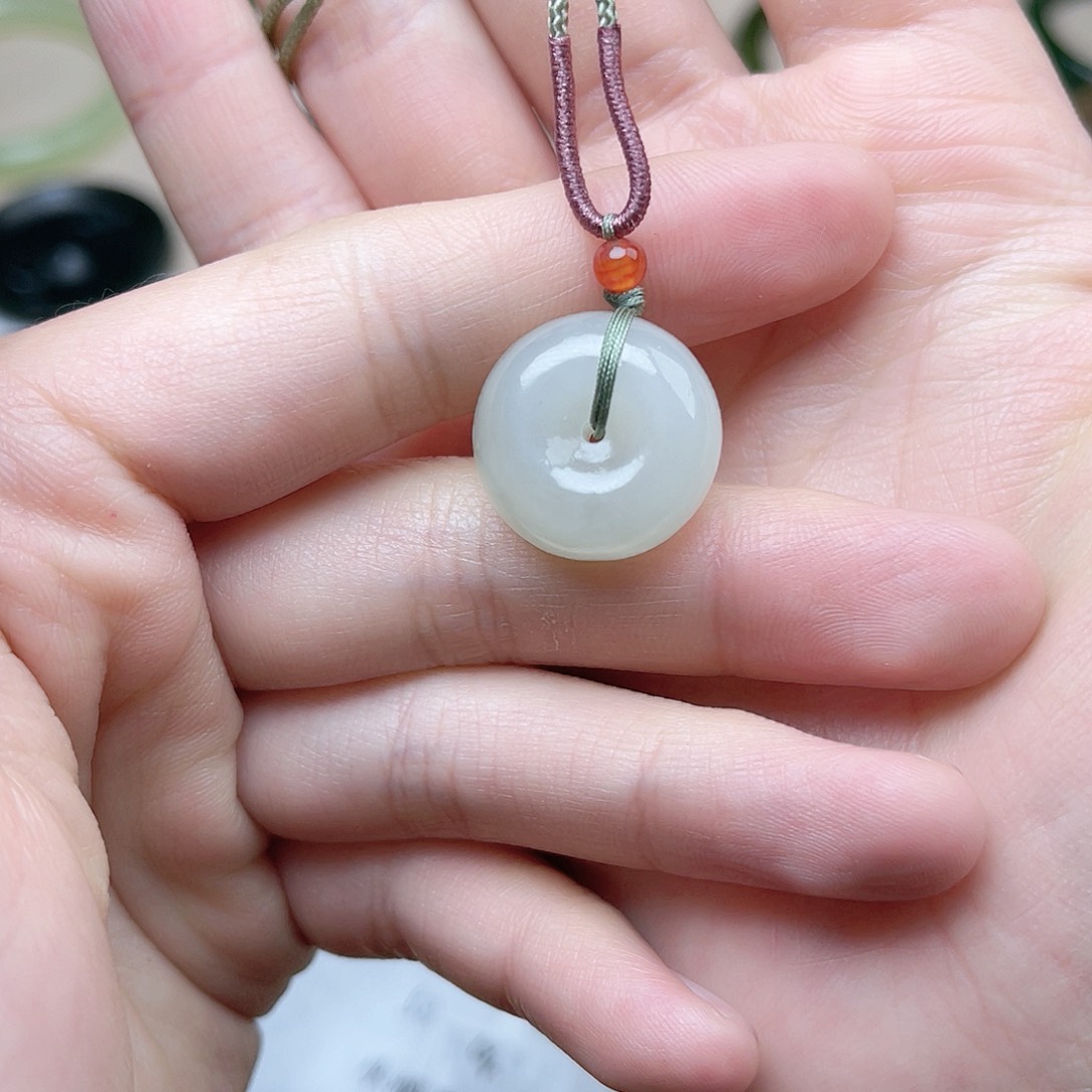 和田玉挂件。k k未镶嵌