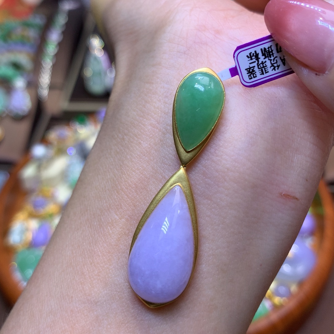 翡翠18K金镶嵌颈饰