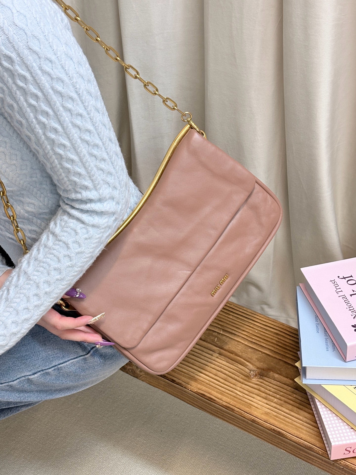 95新 MIU MIU/缪缪 miumiu 裸色元宝单肩斜挎包(K)