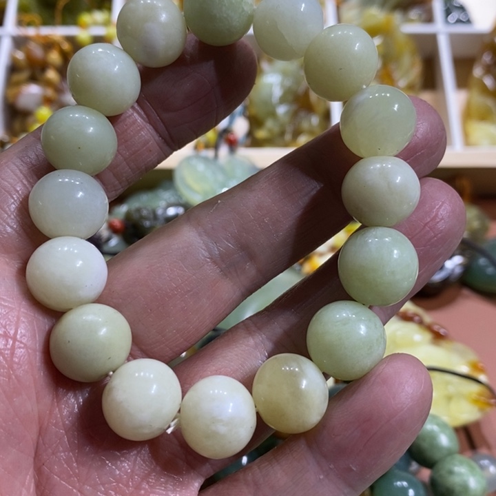 蛇纹石玉颈饰未镶嵌