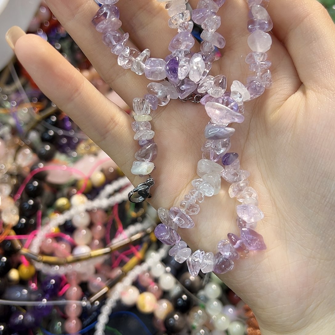玛瑙/玉髓合金珠宝半成品玻利维亚浅紫碎石一条