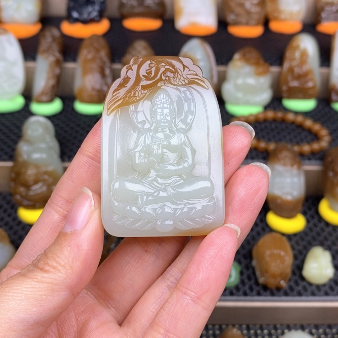 和田玉颈饰未镶嵌骑**鸒