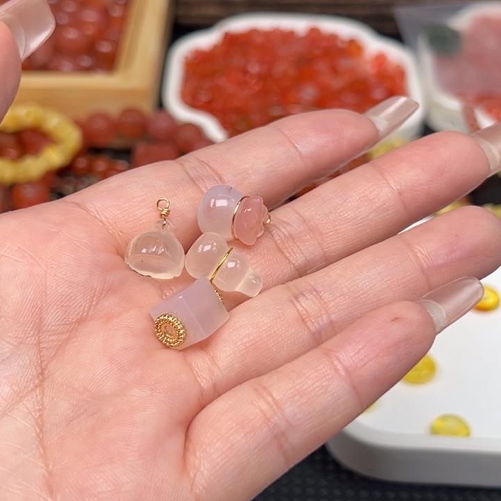 未镶嵌颈饰玛瑙/玉髓多样性