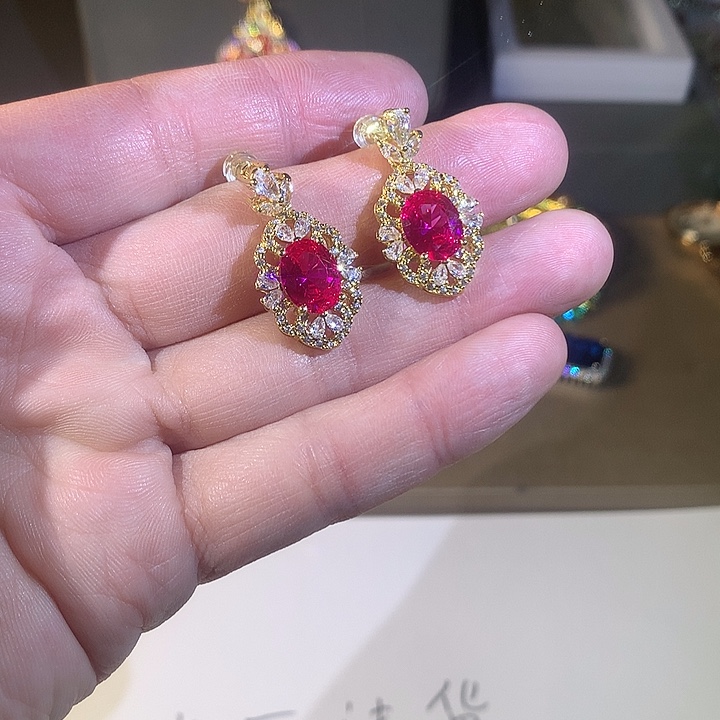 非金属101耳钉。       