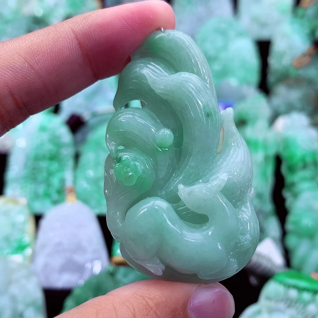 天然A货翡翠九尾狐