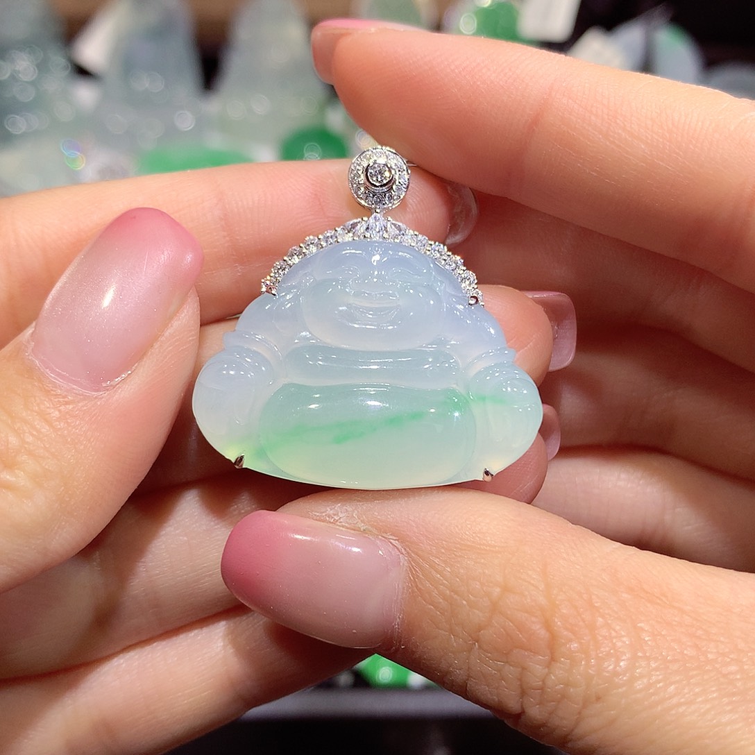 翡翠18K金镶嵌颈饰佛