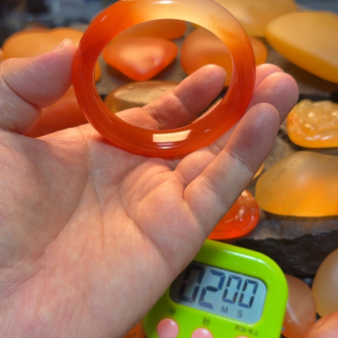 阿***陈石英质玉未镶嵌镯