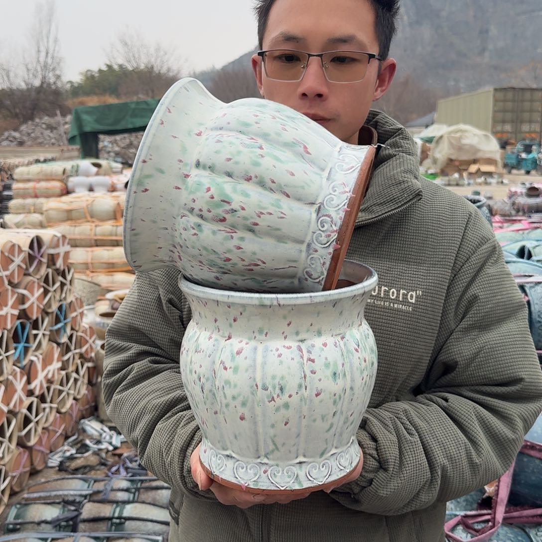 紫砂花盆口20高20（两个南瓜白彩色如意