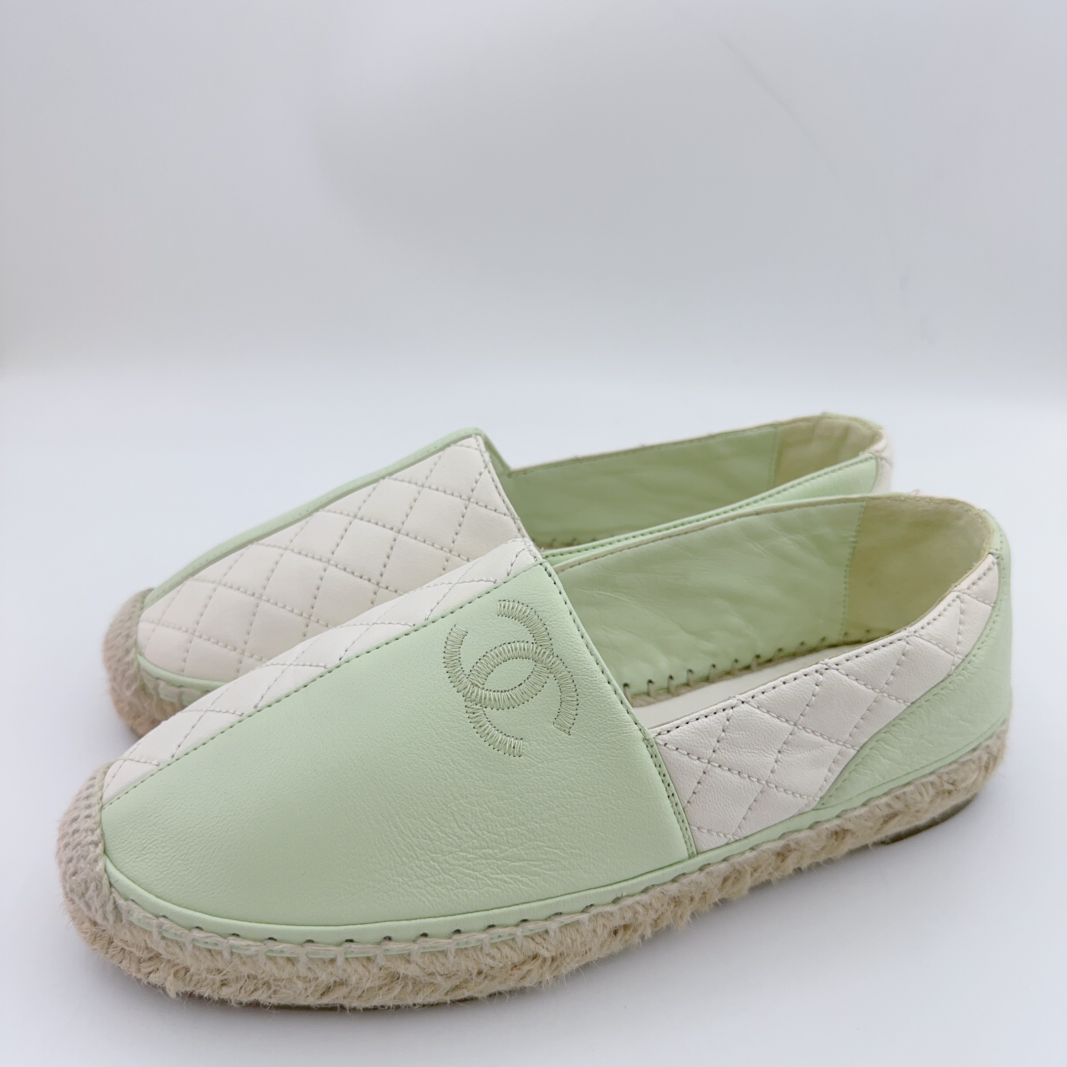 99新 Chanel/香奈儿 37码/夏日薄荷绿拼色渔夫鞋/01302