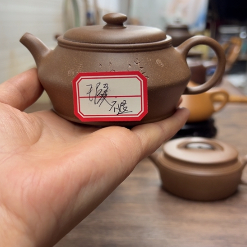 郭***柳茶壶紫砂微瑕封釉曼殊壶。不能退