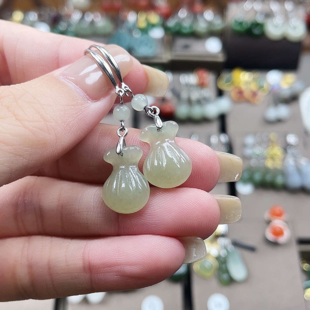 和田玉银S925镶嵌耳饰福袋