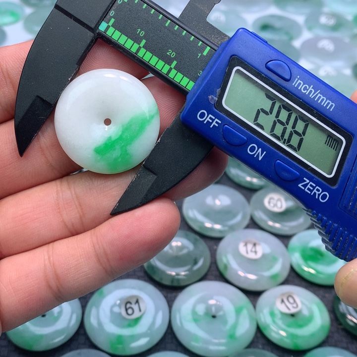 翡翠颈饰未镶嵌缅甸天然A货翡翠