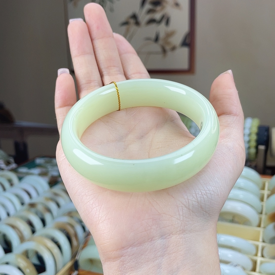 和田玉未镶嵌手镯