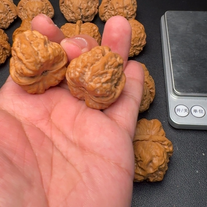 文玩核桃吊坠张***?34蛙蛙