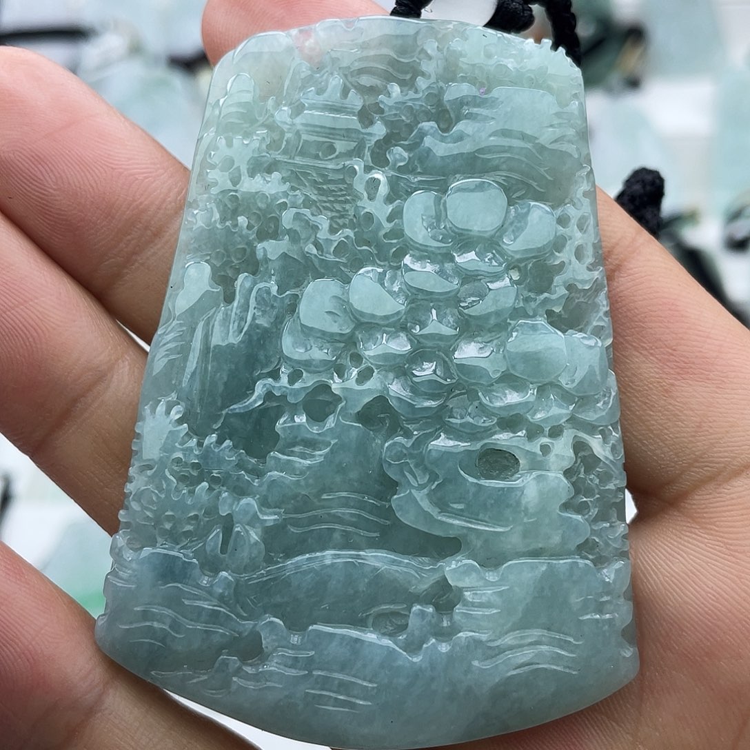 颈饰未镶嵌翡翠杨****?翡翠