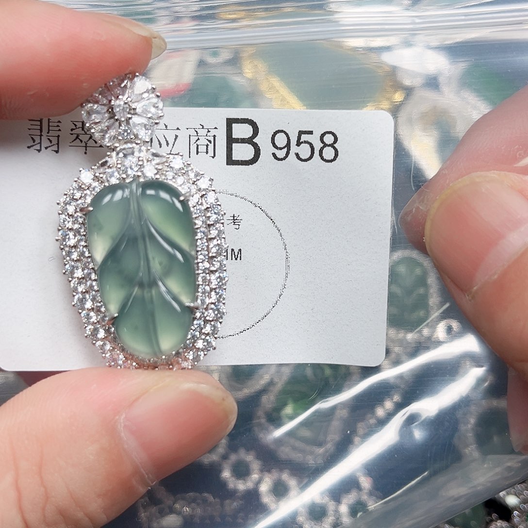 翡翠颈饰未镶嵌翡翠958