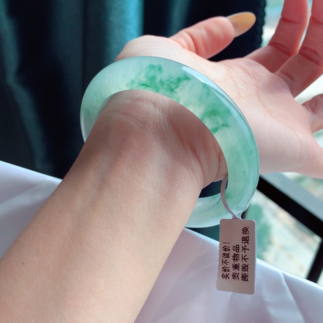 翡翠手镯未镶嵌55.5 起光中万战斗机 灵