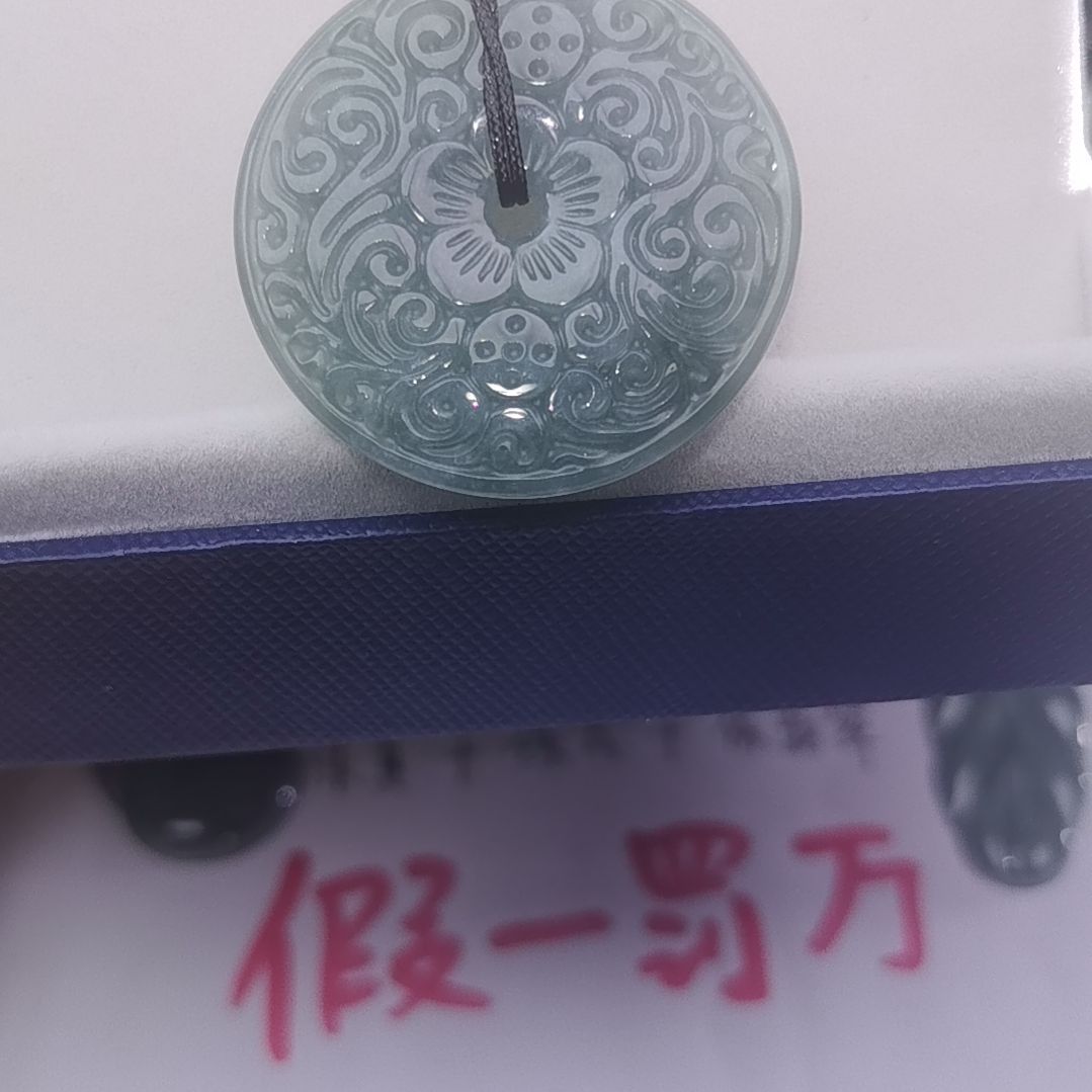 翡翠颈饰未镶嵌天然的A货翡翠