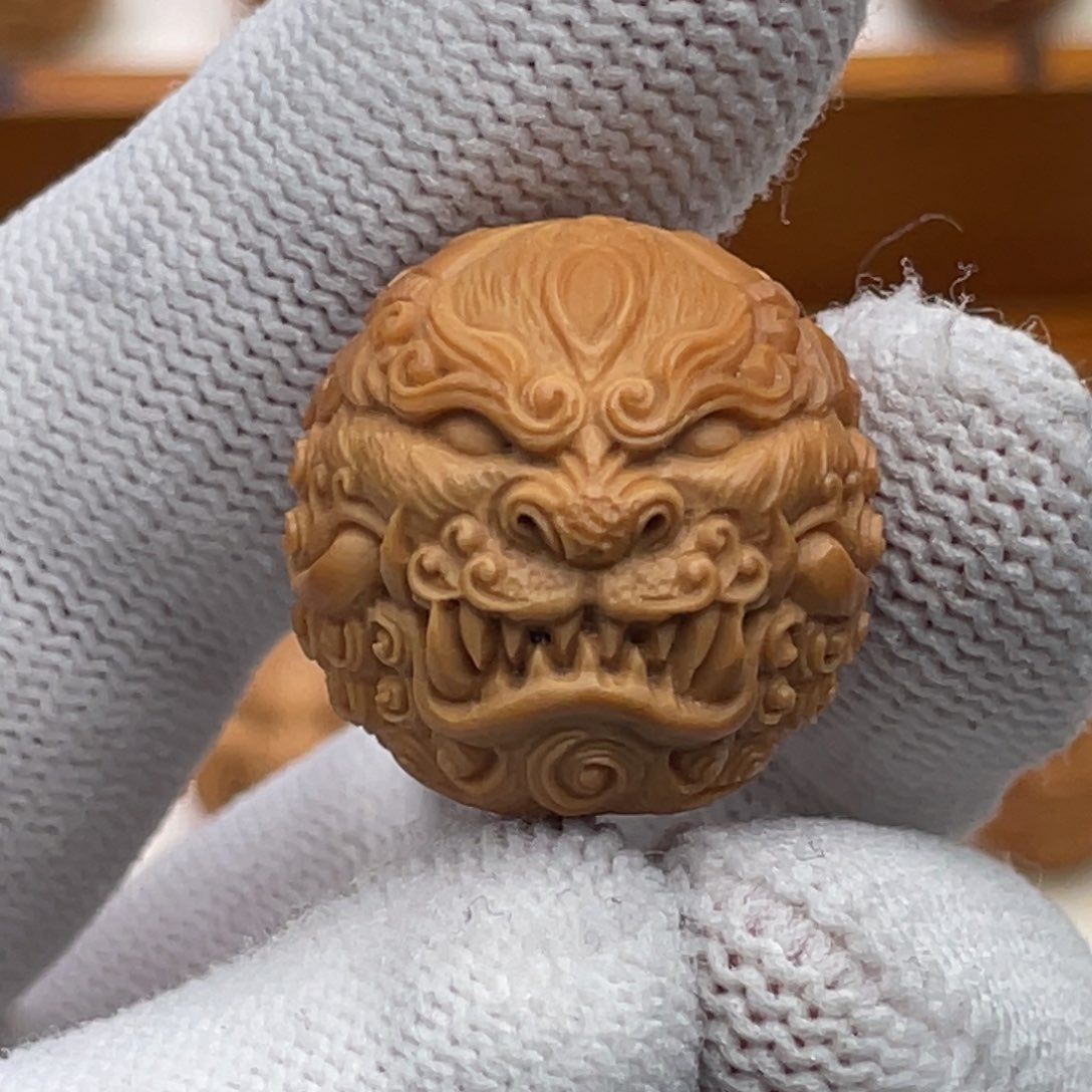 文玩核桃吊坠猴头核桃雕刻微瑕万福唐狮