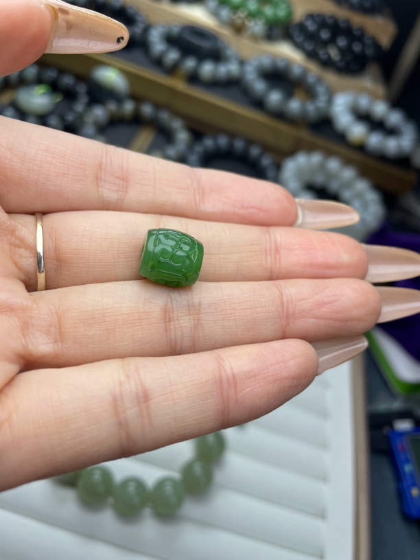 和田玉碧玉桶珠吊坠