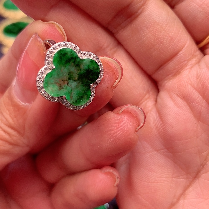 翡翠颈饰银S925镶嵌翡翠