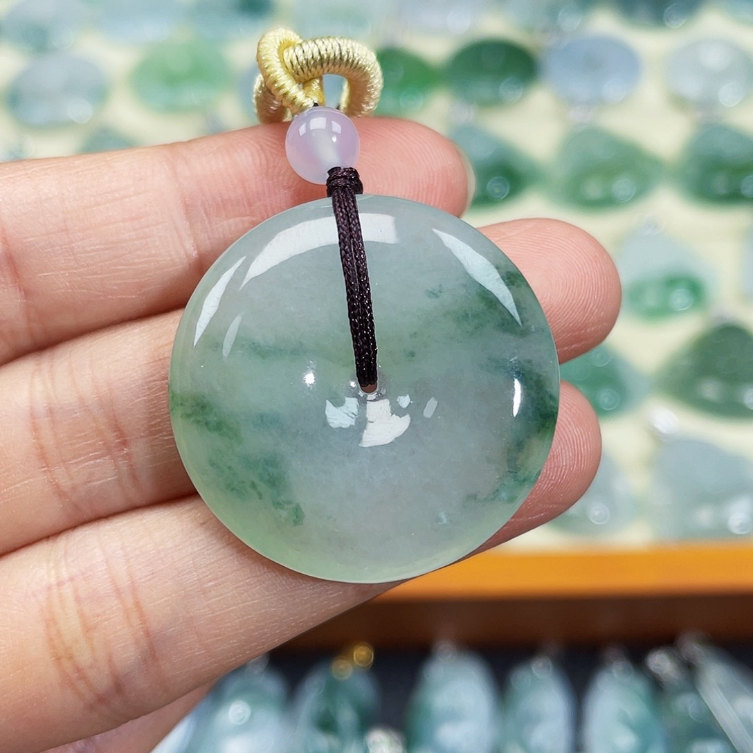 翡翠颈饰未镶嵌吊坠