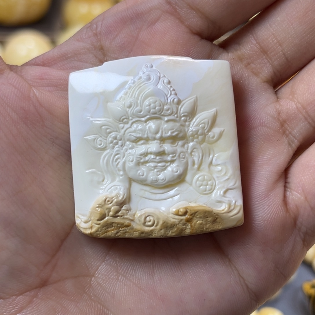 手串琥珀未镶嵌……