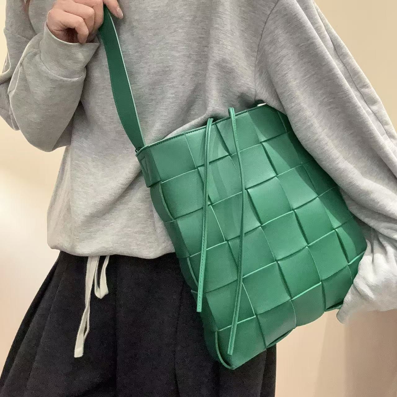 95新 BOTTEGA VENETA/葆蝶家 【蕾】 60 0364 鹦鹉绿单肩包