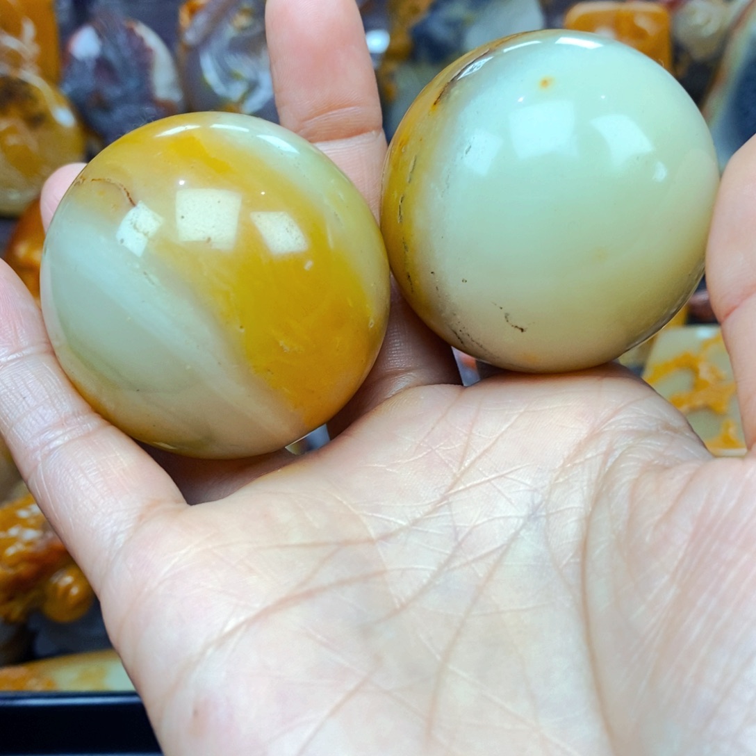 未镶嵌石英质玉（黄龙玉）颈饰