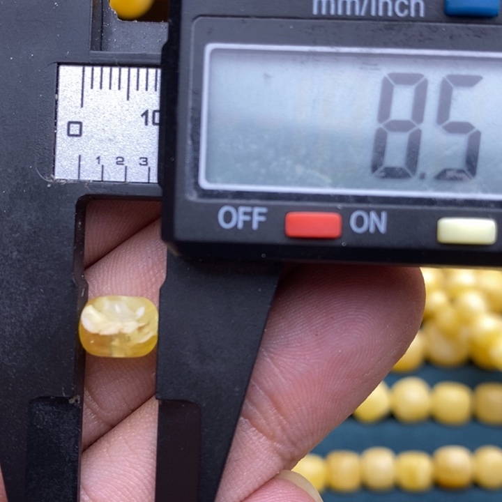 琥珀未镶嵌裸石6号8.5*6.4微瑕