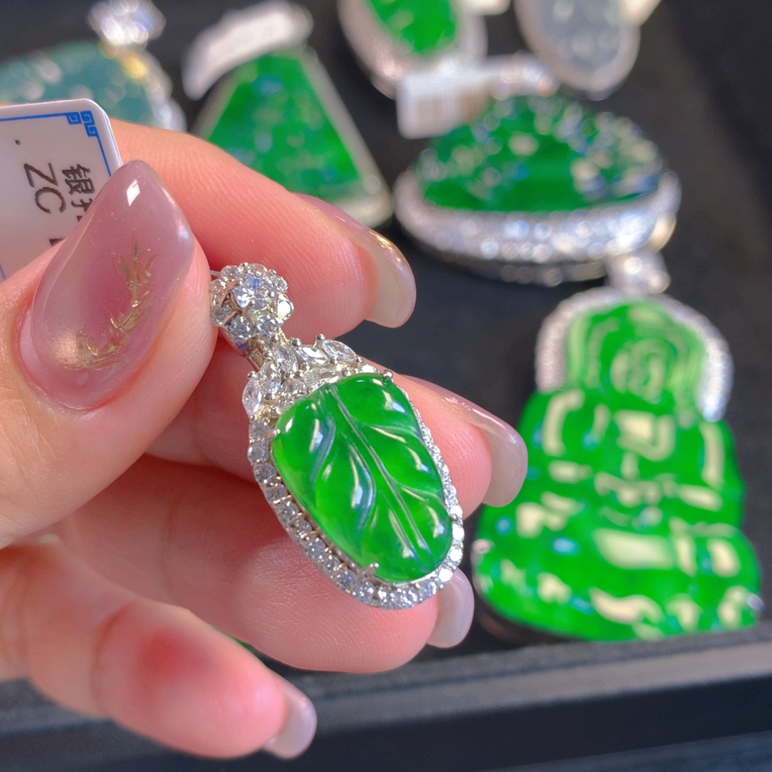 翡翠颈饰银S925镶嵌翡翠