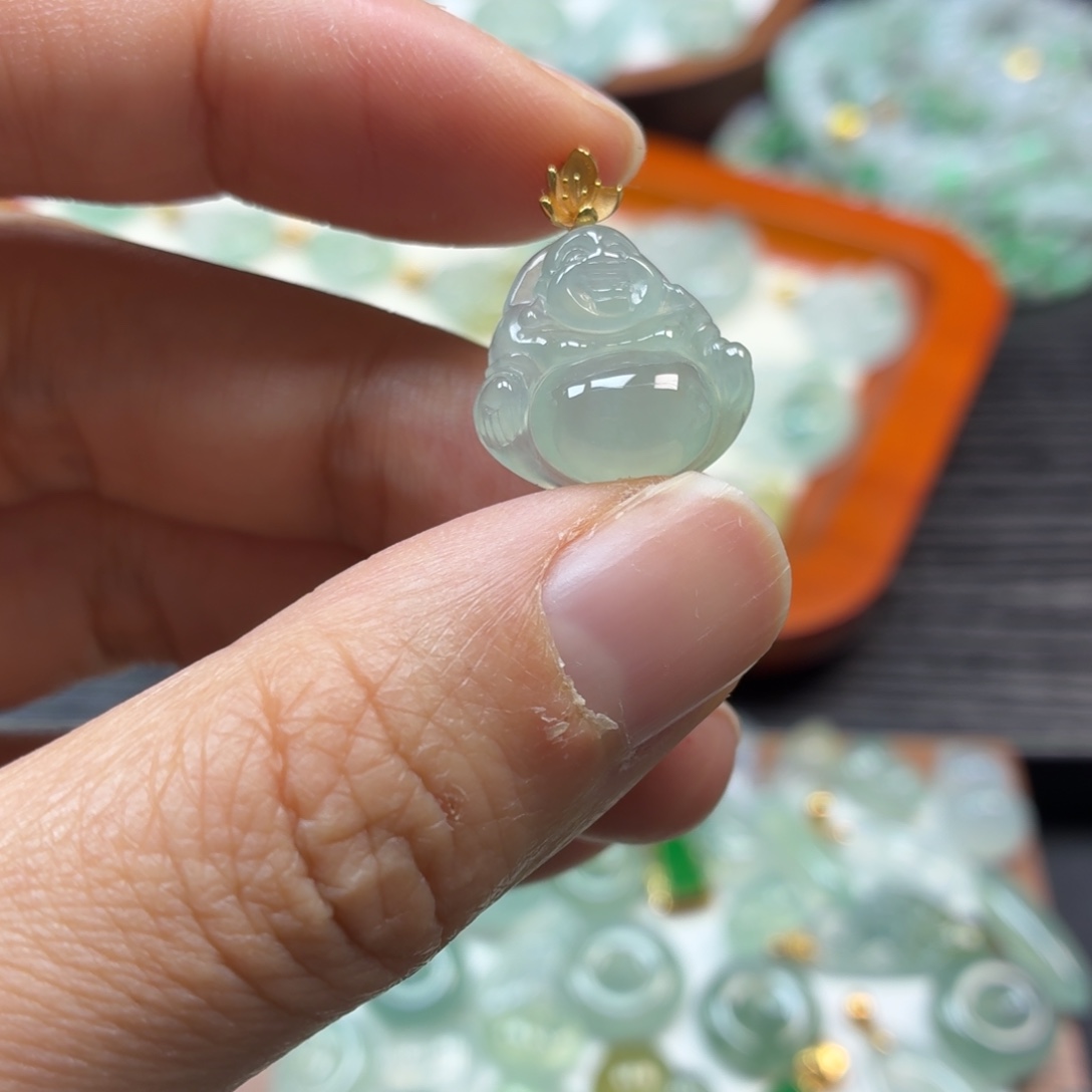 翡翠18K金镶嵌颈饰佛公