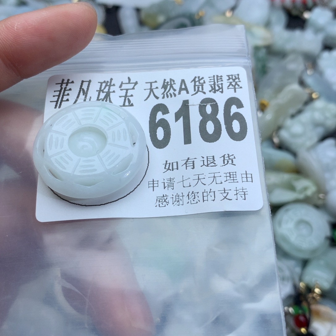 翡翠颈饰未镶嵌6186。