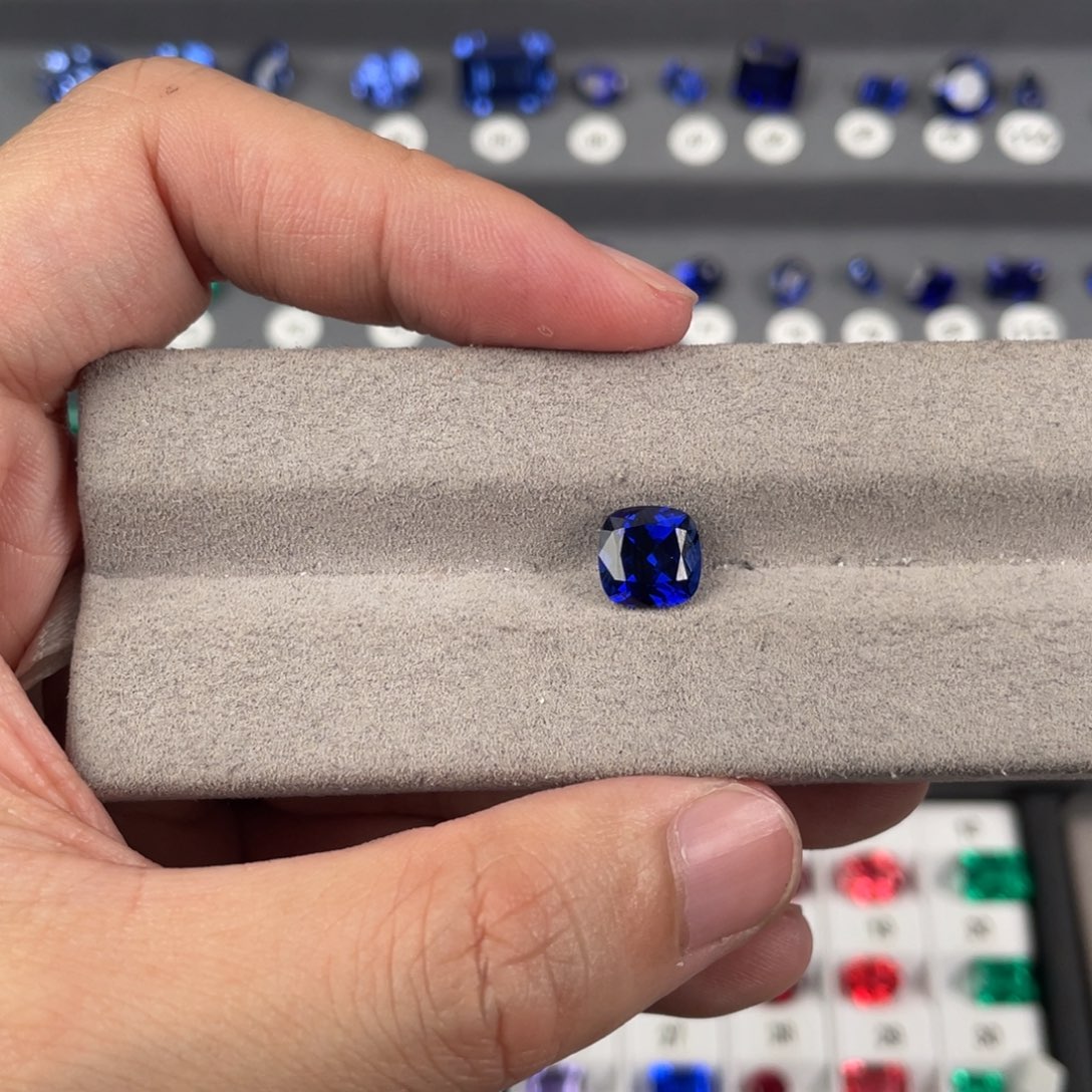 合成（培育）蓝宝石裸石未镶嵌四****n3.22ct