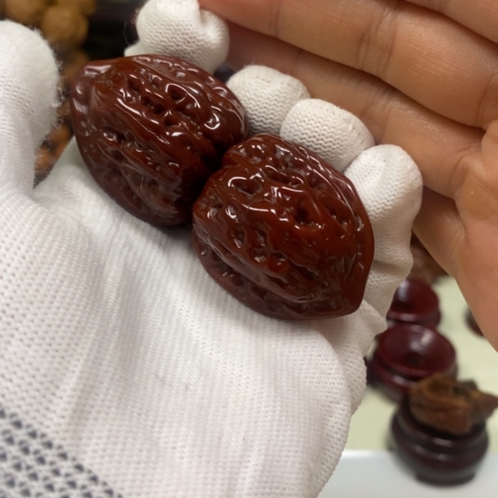 文玩核桃吊坠赤龙鸡心