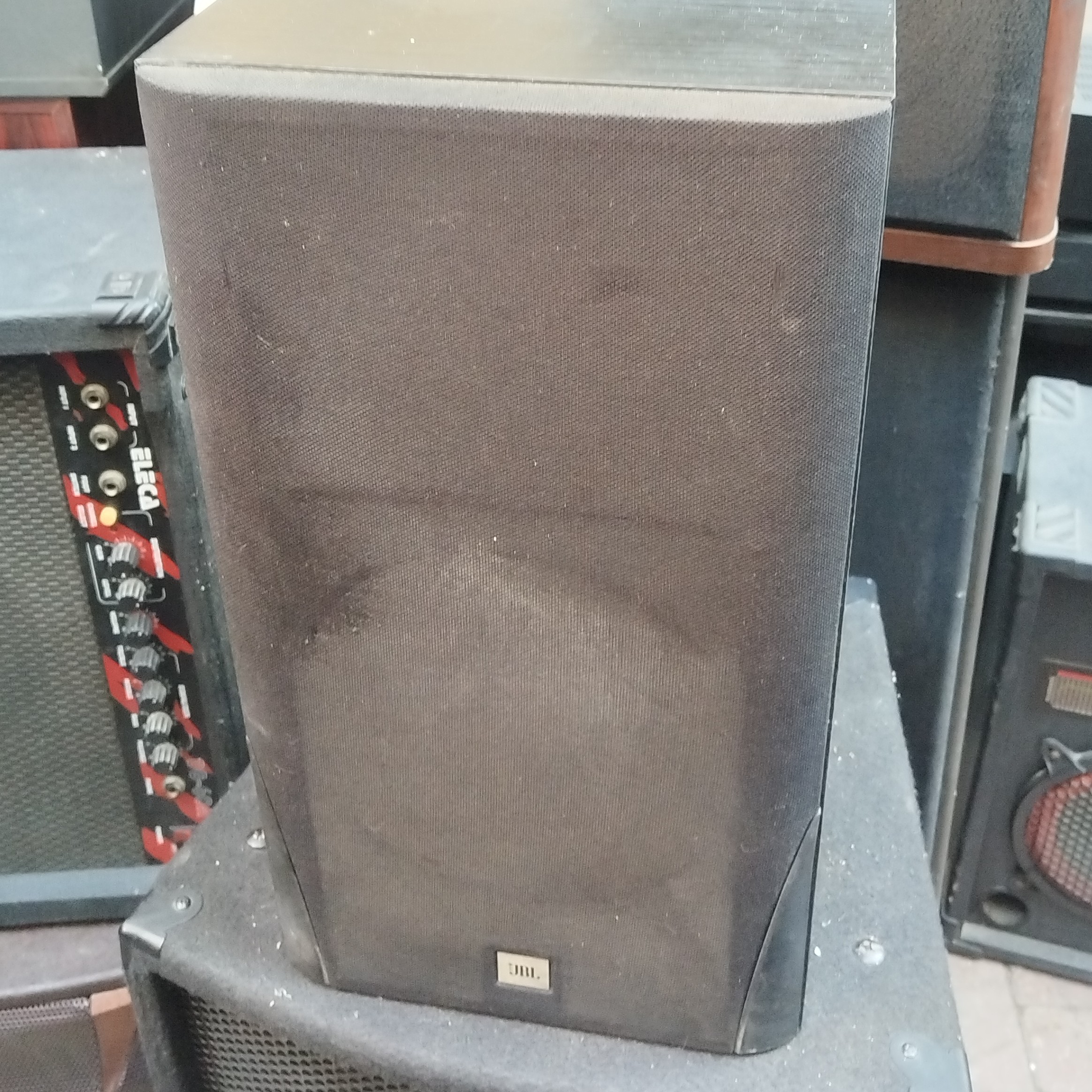 8新  JBL书架音响一对，不包邮费，不支持七天无理由退货