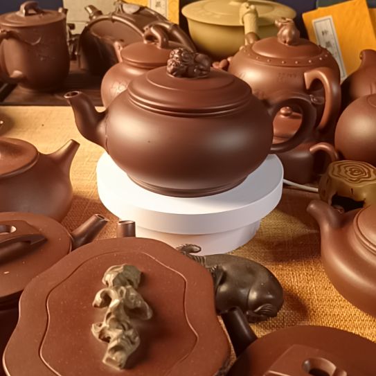 紫砂茶壶孟****园精工半手，原矿紫砂泥料。