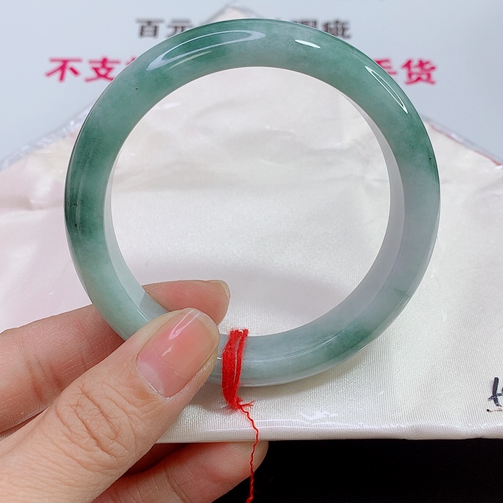 未镶嵌手镯翡翠佳****）