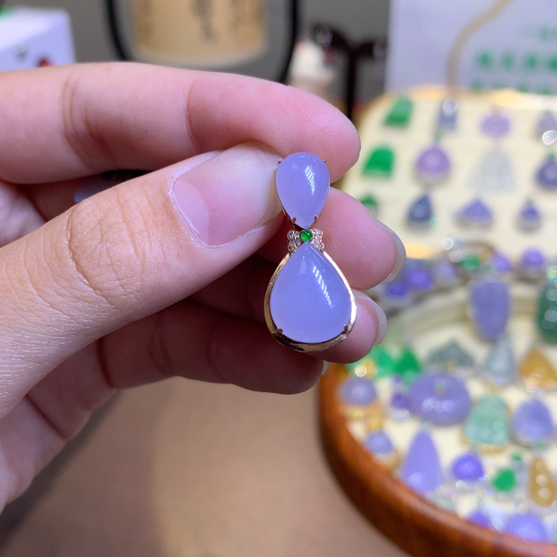 翡翠18K金镶嵌颈饰翡翠