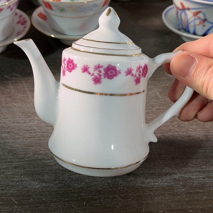 瓷片景德镇陶瓷茶壶。