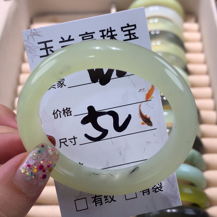 蛇纹石玉手镯未镶嵌