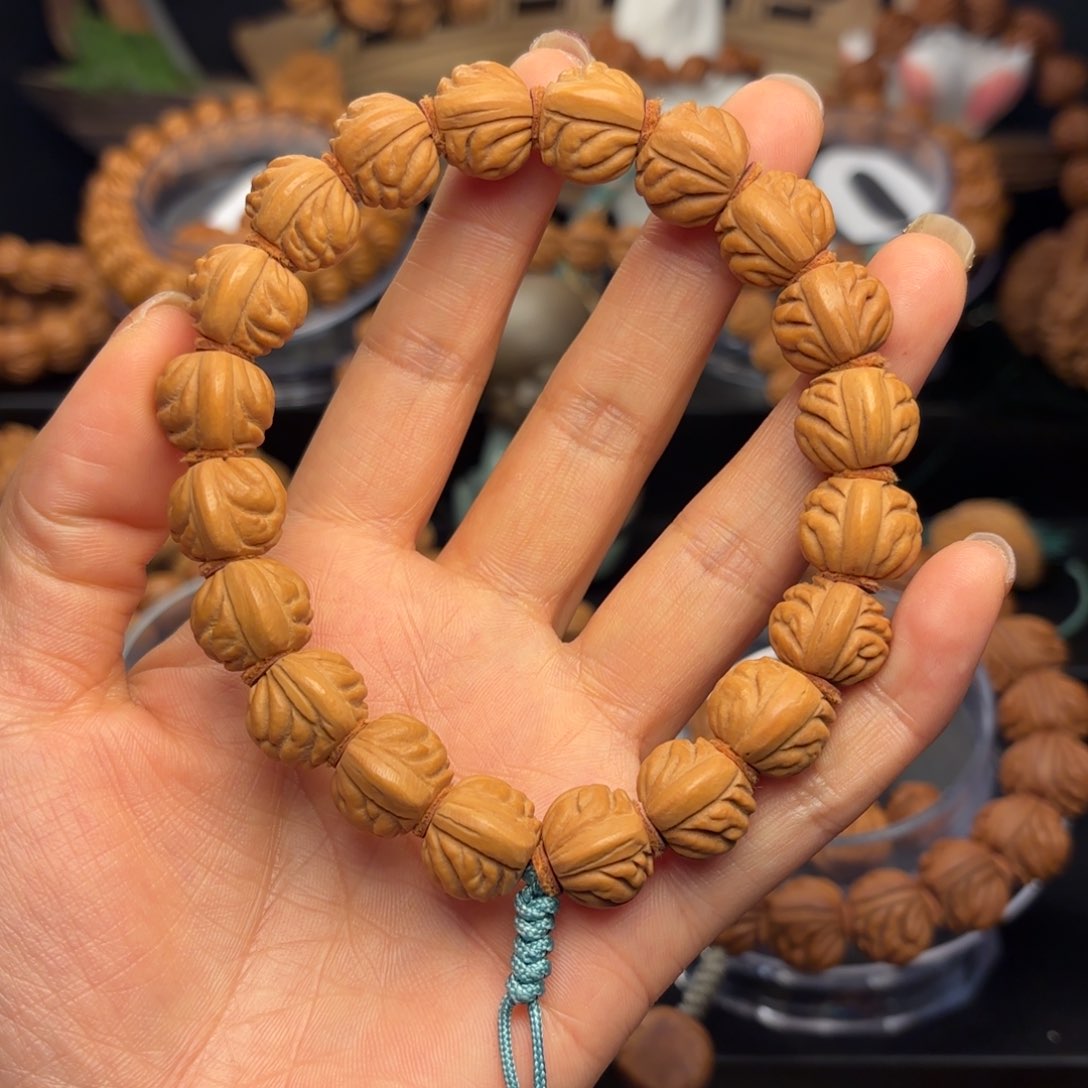 桃核吊坠小金蝉1.4尺寸